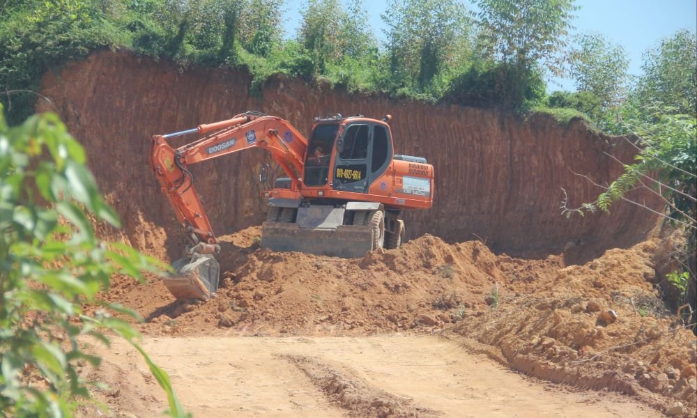 Hải Dương đóng cửa một phần khai thác mỏ đất ở núi Lim