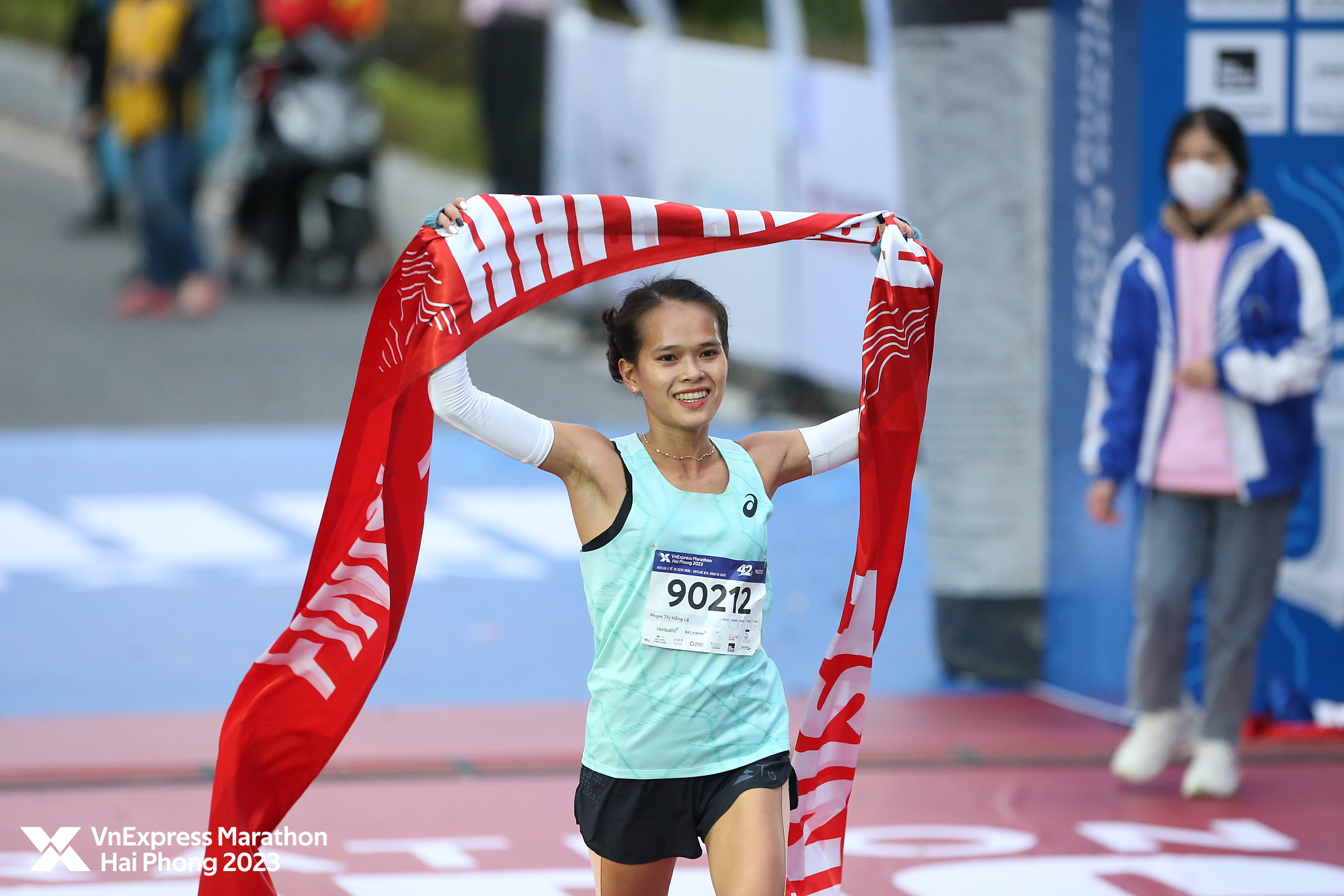 Hồng Lệ, Thu Hà phá sâu PR ở VnExpress Marathon Hải Phòng
