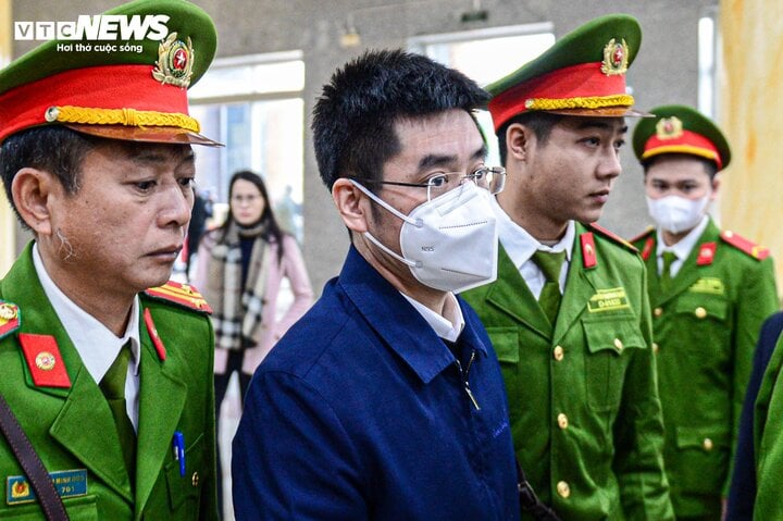 Cựu điều tra viên Hoàng Văn Hưng xin vắng mặt, tôn trọng mọi phán quyết của tòa