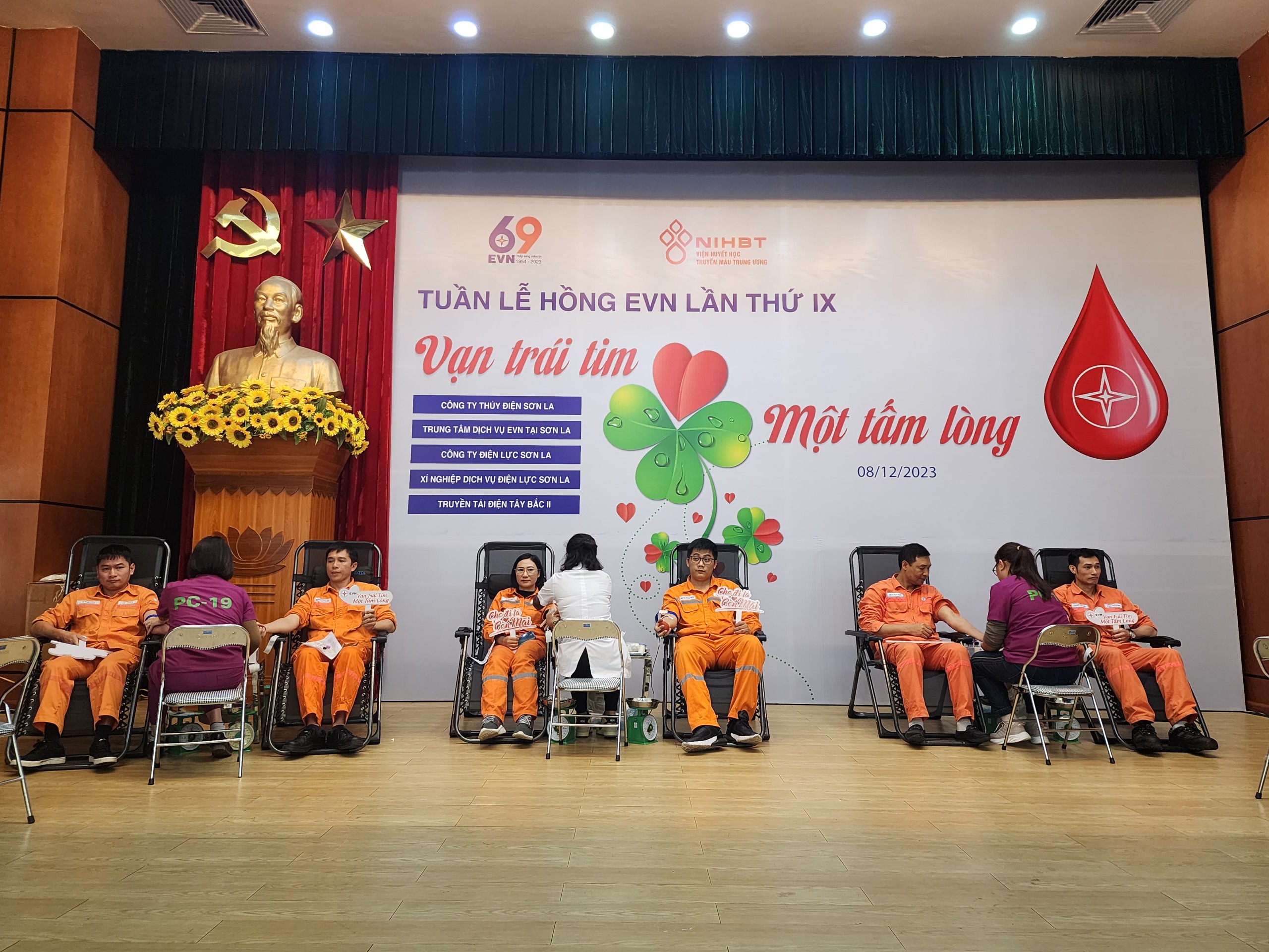 170 cán bộ công nhân viên ngành điện Sơn La tham gia hiến máu nhân đạo