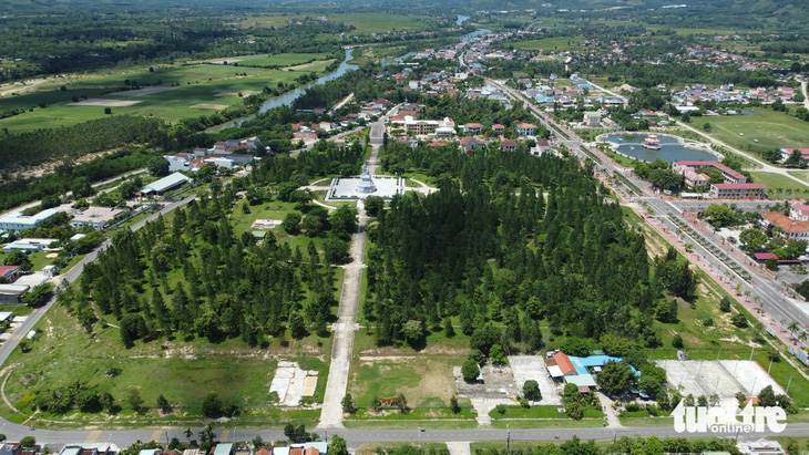 Giao đất rừng phòng hộ cho người nhà nguyên bí thư huyện: kiểm tra dấu hiệu vi phạm 21 đảng viên