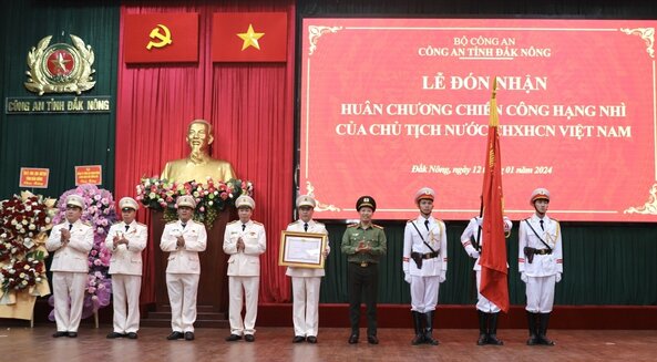 Công an tỉnh Đắk Nông đón nhận Huân chương Chiến công hạng Nhì