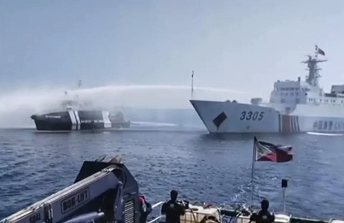 Mỹ - Philippines tập trận, Trung Quốc điều tàu chiến bám theo