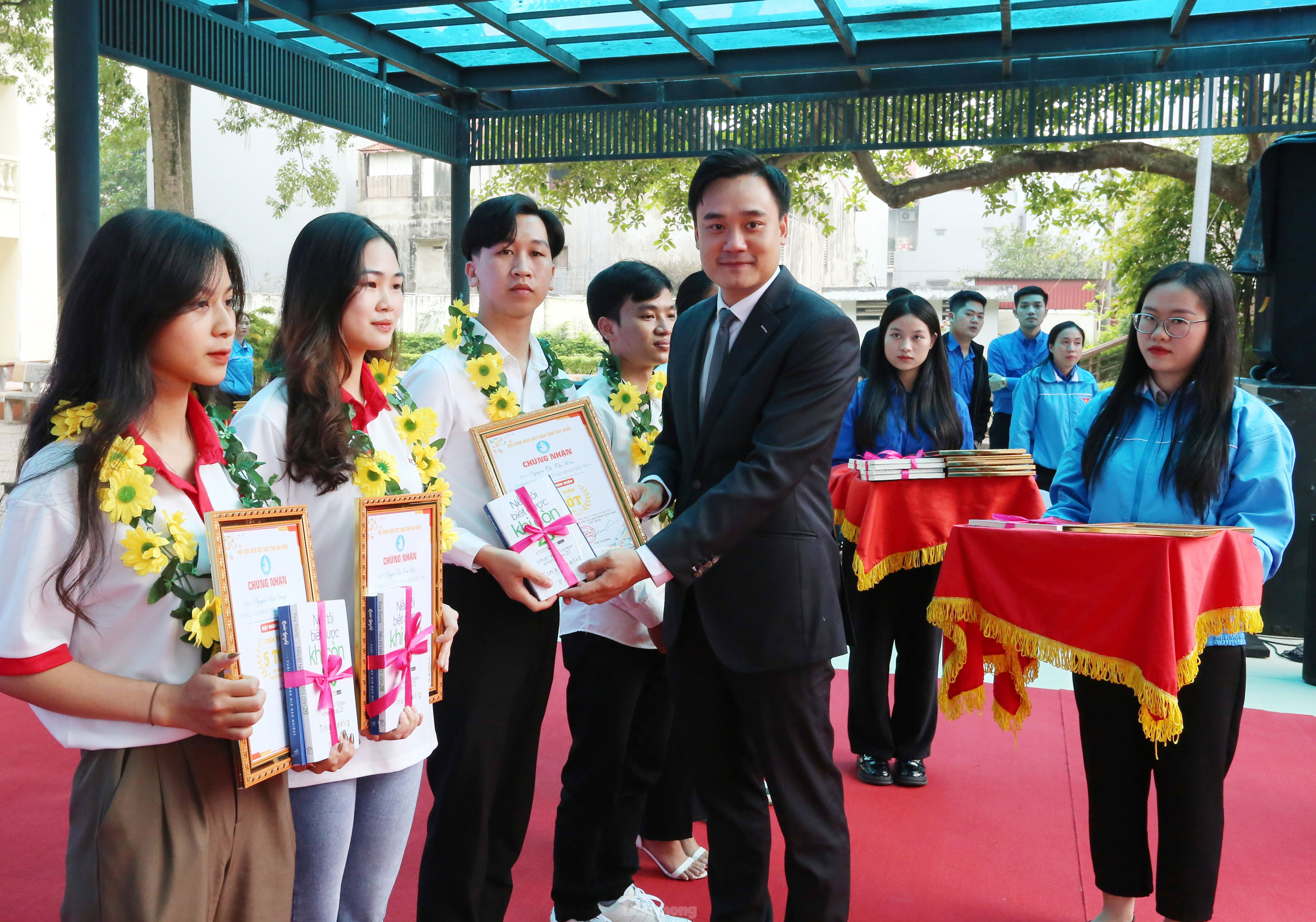 Bắc Ninh tuyên dương Sinh viên 5 tốt và Học sinh 3 rèn luyện