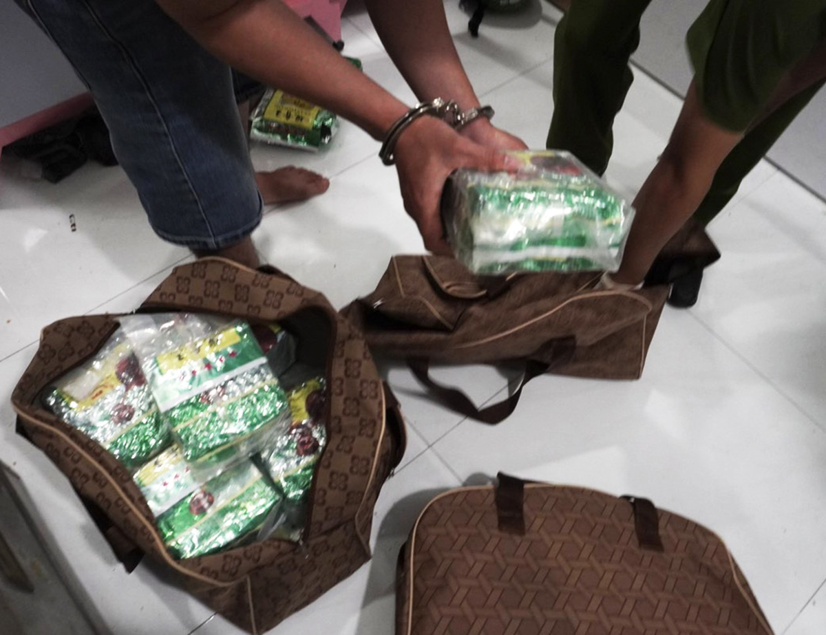Cảnh sát bắt gần 300 kg ma túy từ Lào về Sài Gòn