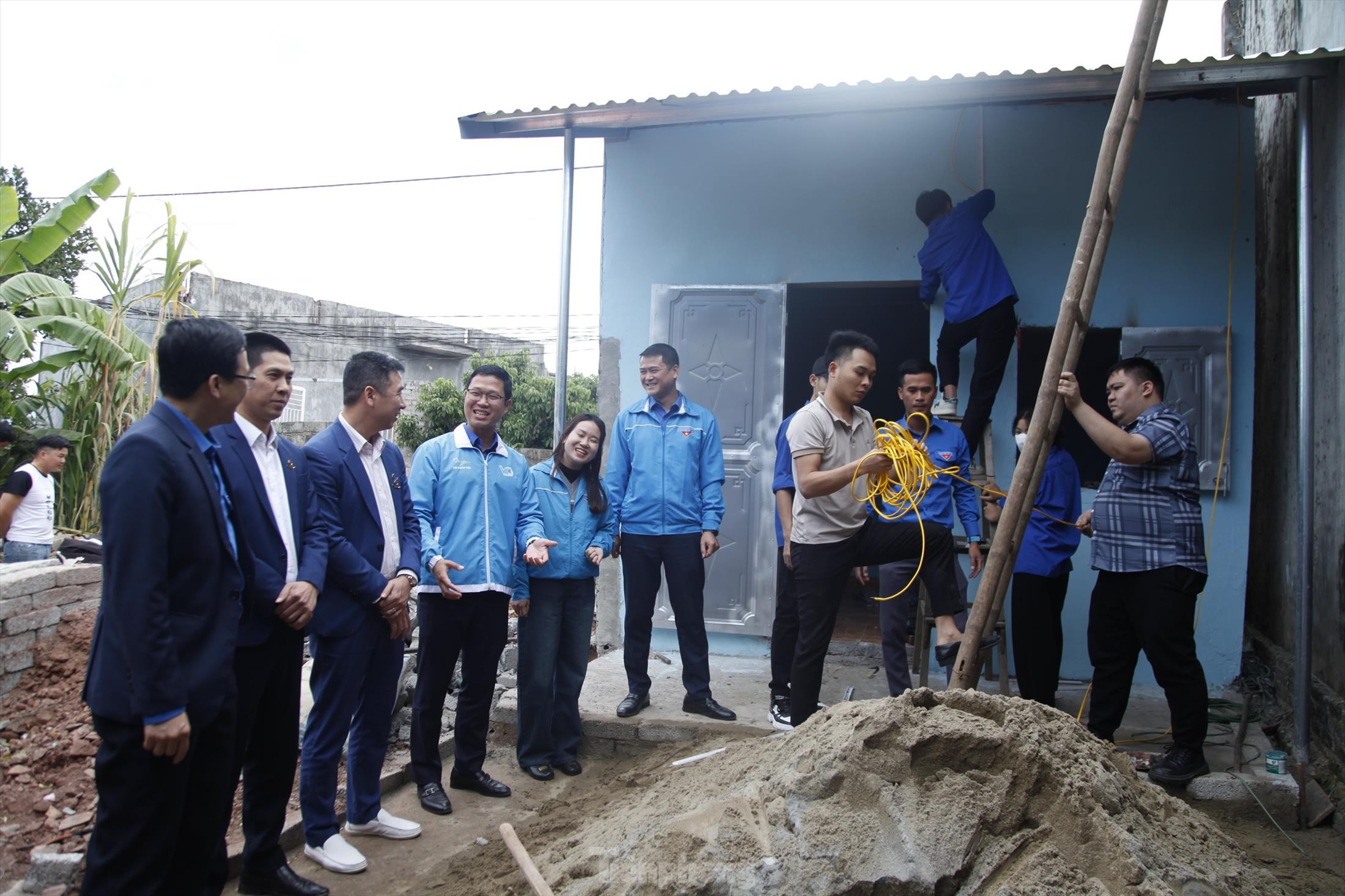 Mang yêu thương đến đồng bào dân tộc