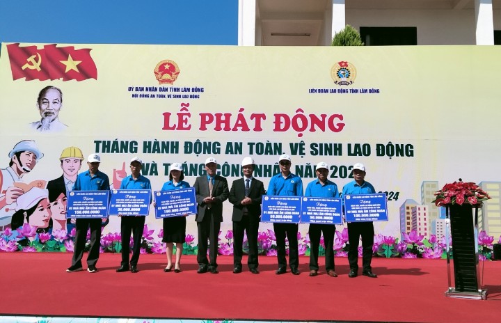 Lâm Đồng tặng 11 nhà Mái ấm Công đoàn trong Tháng Công nhân