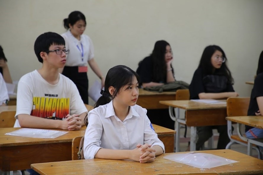 Nhiều trường THPT giảm chỉ tiêu lớp 10, học sinh Hà Nội càng thêm khó