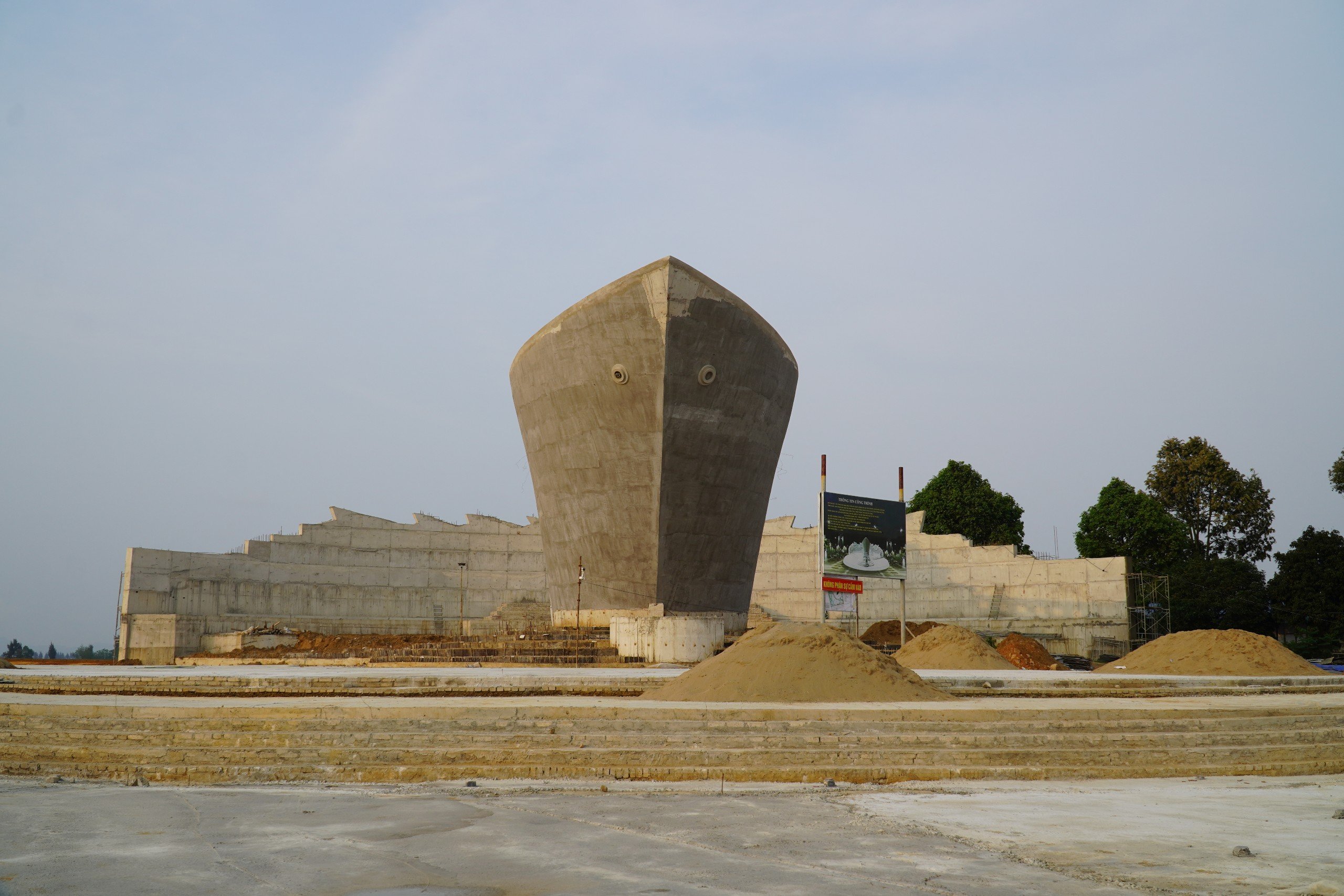 Ngắm tượng đài 'Con tàu tập kết' hơn 80 tỷ đồng ở Thanh Hoá