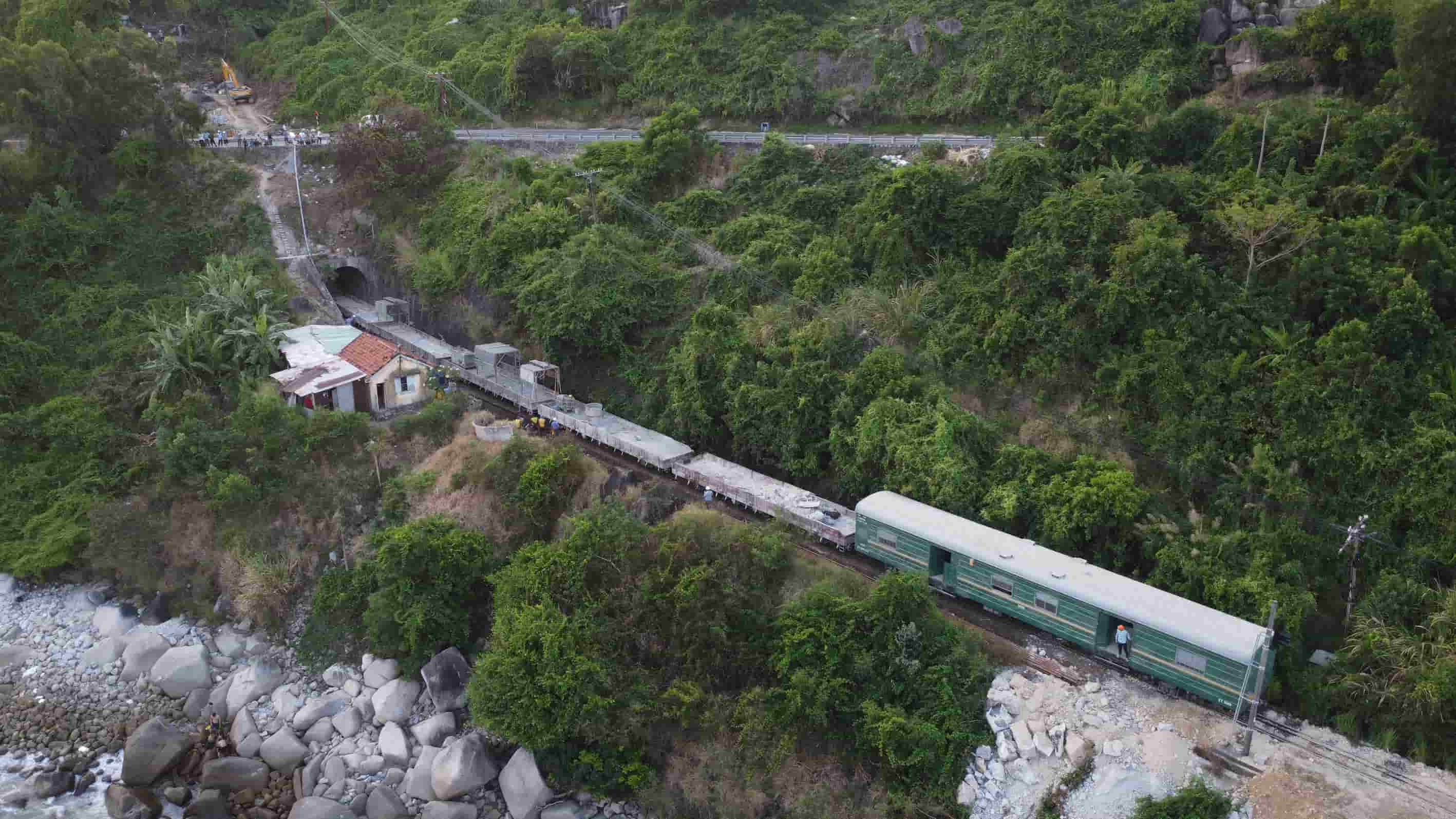 Thử tải an toàn qua hầm Bãi Gió, chính thức nối tuyến đường sắt Bắc -Nam