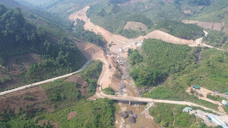 Dự án thủy điện đổ cả nghìn khối đất đá xuống sông ở miền núi Kon Tum