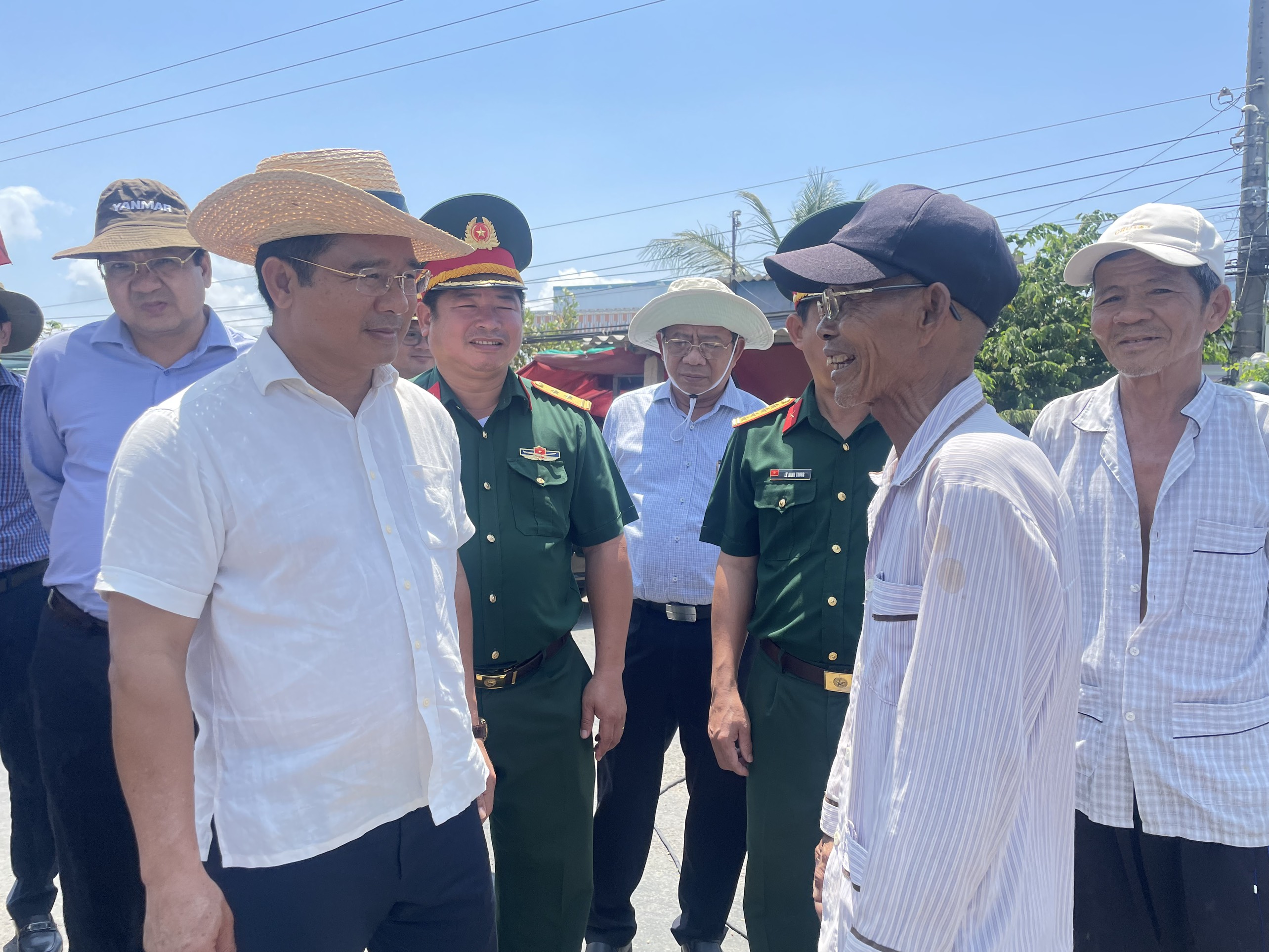 Bí thư Tỉnh ủy Long An: Triển khai đồng bộ các giải pháp và hoạt động hỗ trợ nước cho người dân vùng hạn mặn