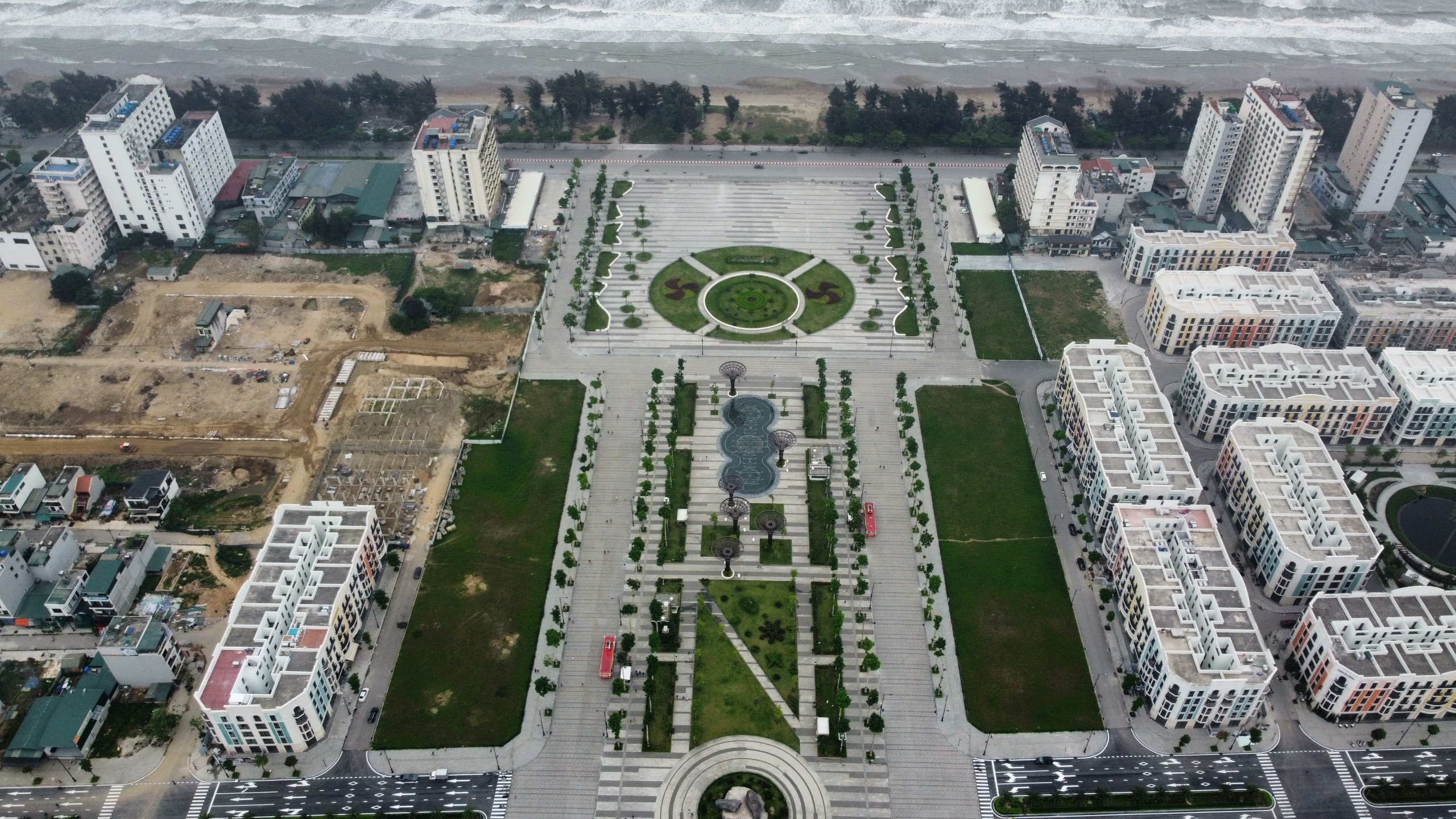 Ngắm quảng trường biển Sầm Sơn sức chứa 10.000 người ở Thanh Hóa