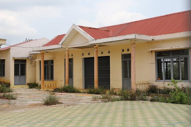 Trường tiền tỉ ở Đắk Nông mới xây dựng đã bỏ hoang