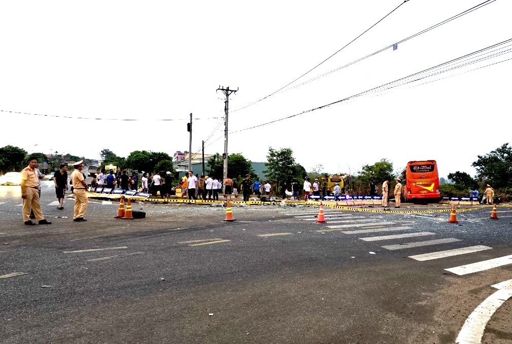 Nguyên nhân vụ hai xe khách tông nhau khiến18 người thương vong ở Gia Lai