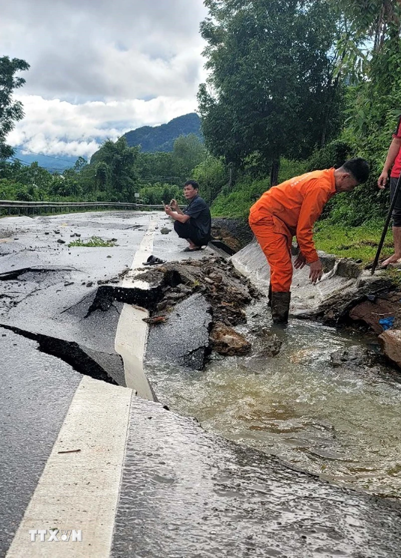 Sụt lún nghiêm trọng trên Quốc lộ 217 ở Thanh Hóa