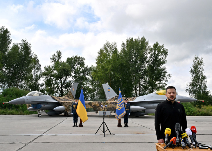 Ukraine triển khai F-16, ông Zelensky nói ‘chưa đủ’