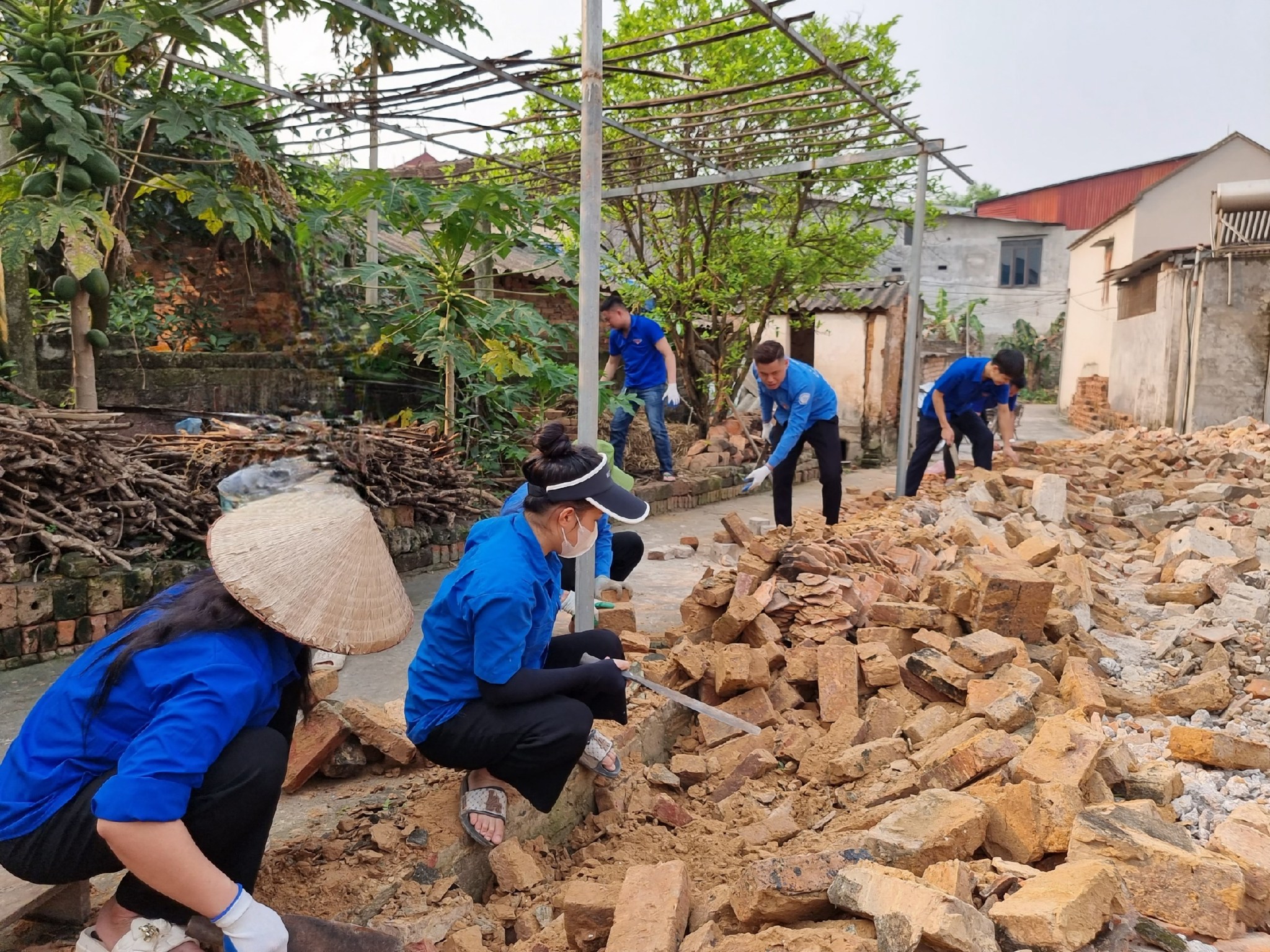 Lạng Giang xóa nhà tạm, nhà dột nát