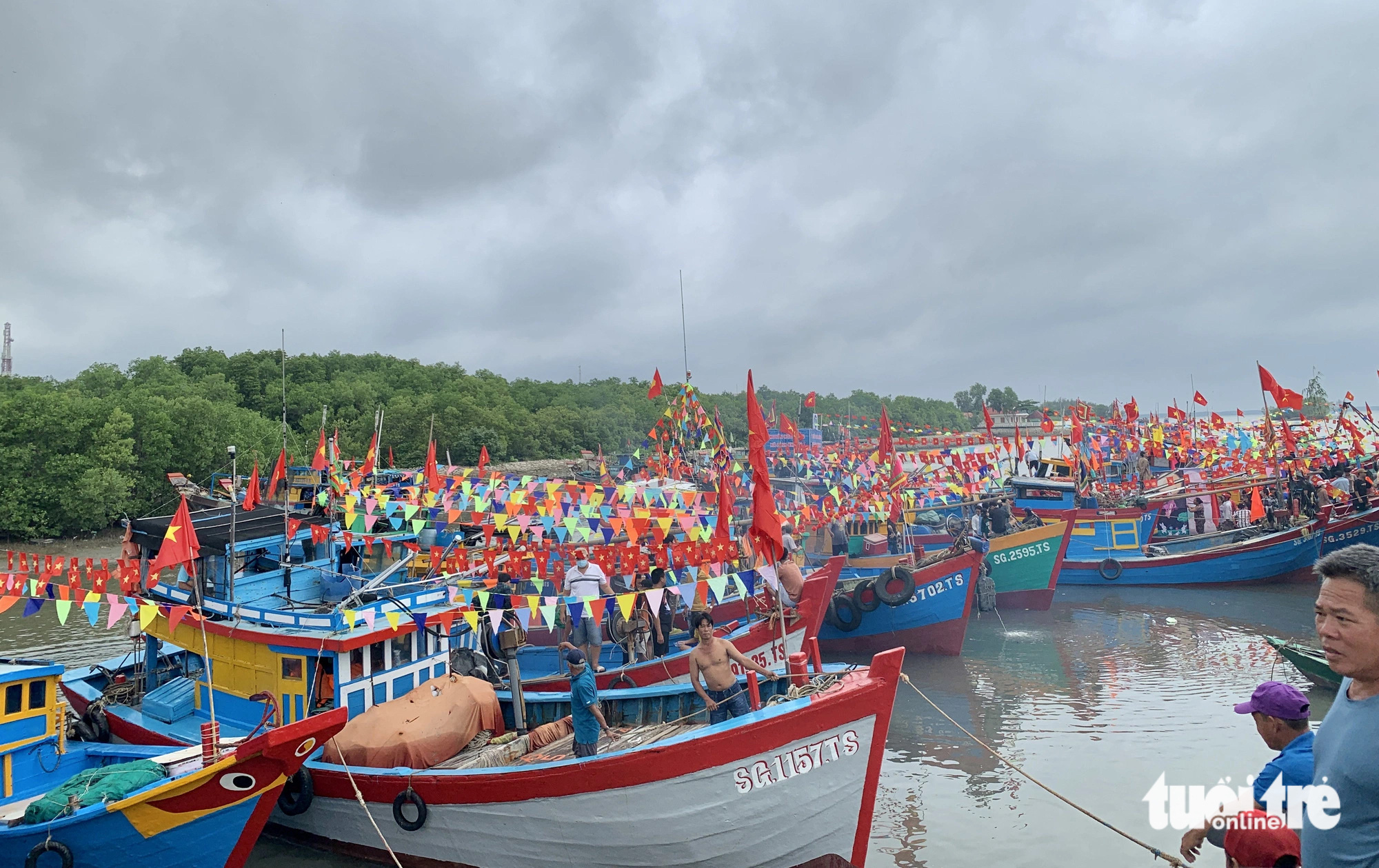 Sáng nay giữa những cơn mưa, Cần Giờ làm lễ đưa rước Nghinh Ông cầu mưa thuận gió hòa