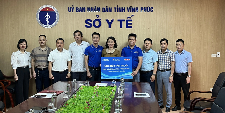 FPT Long Châu trao tặng 2 tấn thuốc đến bà con vùng lũ Vĩnh Phúc, Thái Nguyên