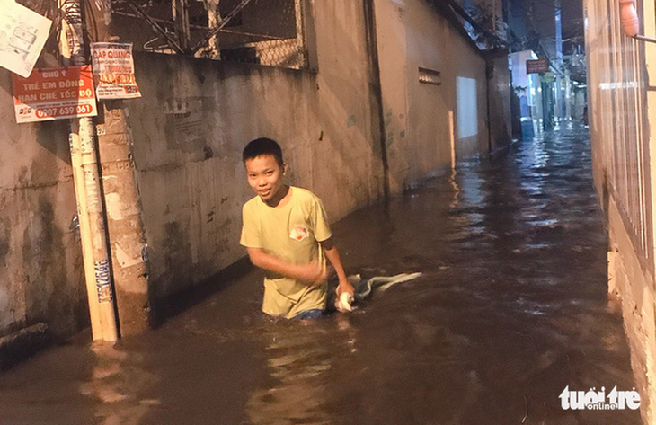 TP.HCM có 312 đội xung kích với 21.000 người sẵn sàng ứng phó vỡ bờ bao mùa mưa bão