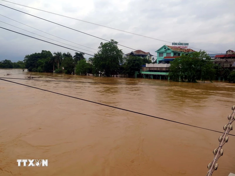 Nước lũ dâng cao, Thái Nguyên di dời khẩn cấp hàng trăm hộ dân trong đêm