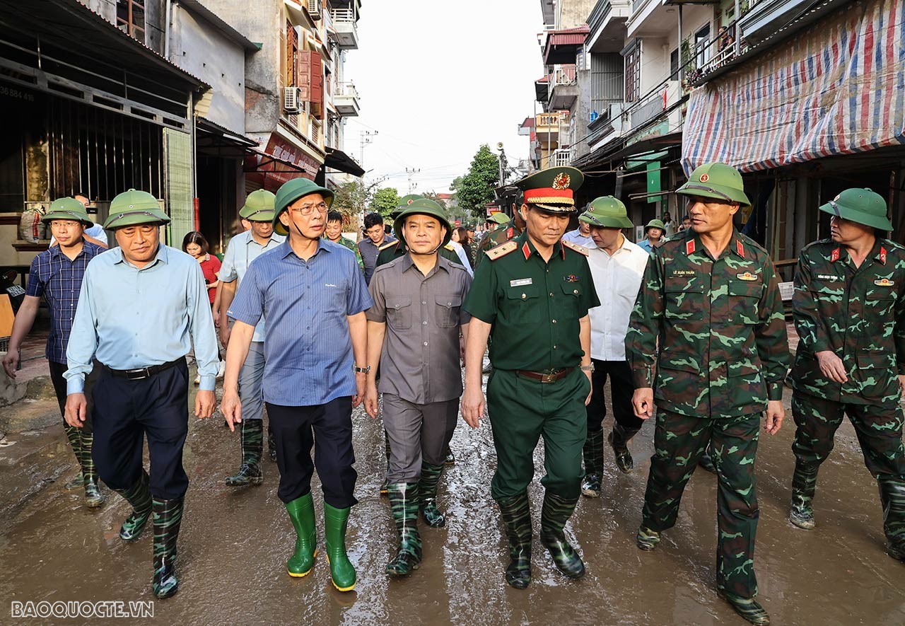 Phó Thủ tướng, Bộ trưởng Bùi Thanh Sơn thị sát công tác ứng phó mưa lũ, thăm bà con tại 2 huyện bị ngập lụt ở Lạng Sơn