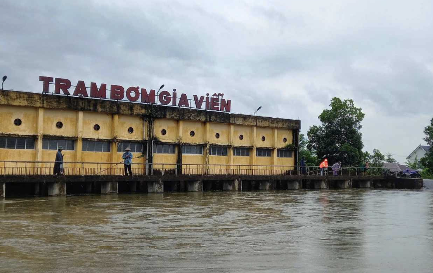 Lũ trên sông Hoàng Long lên 4,77 mét, hàng trăm hộ dân ở Ninh Bình bị cô lập