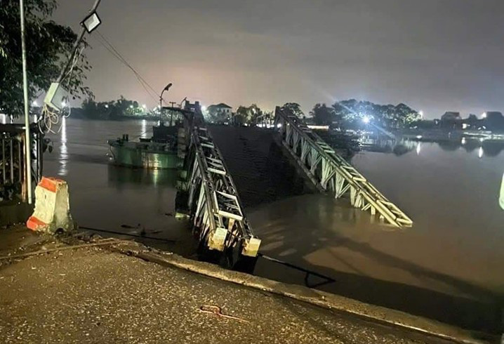 Lũ lớn làm hỏng cầu phao Ninh Cường, dân phải đi đường vòng