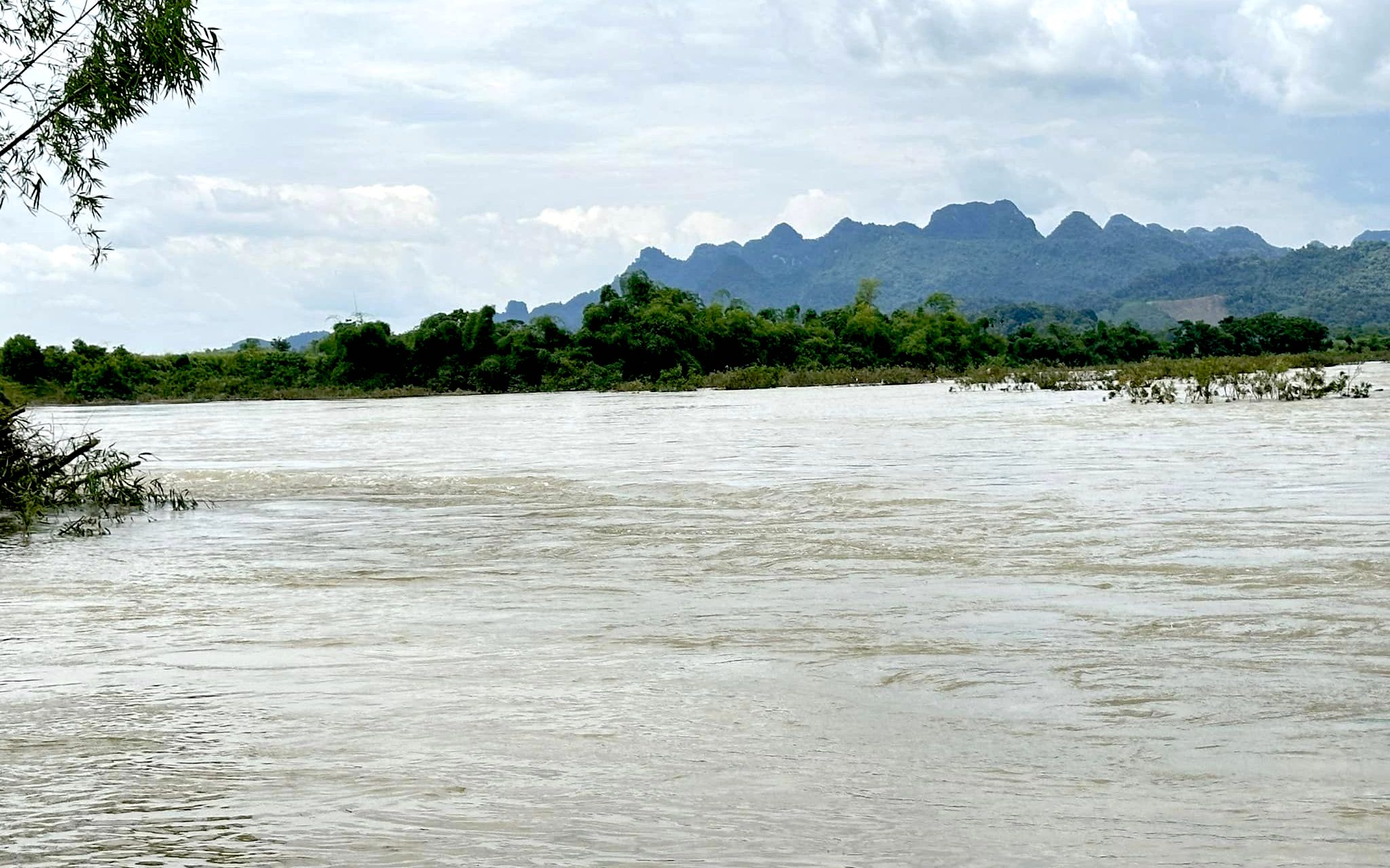 Tìm thấy thi thể nam thanh niên sau 4 ngày mất tích trên sông