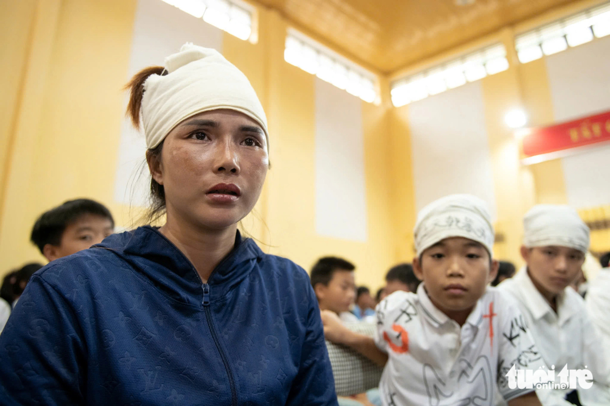 'Nhà bị lũ cuốn, bố bị trôi xa 150km, chưa tìm thấy ông...'