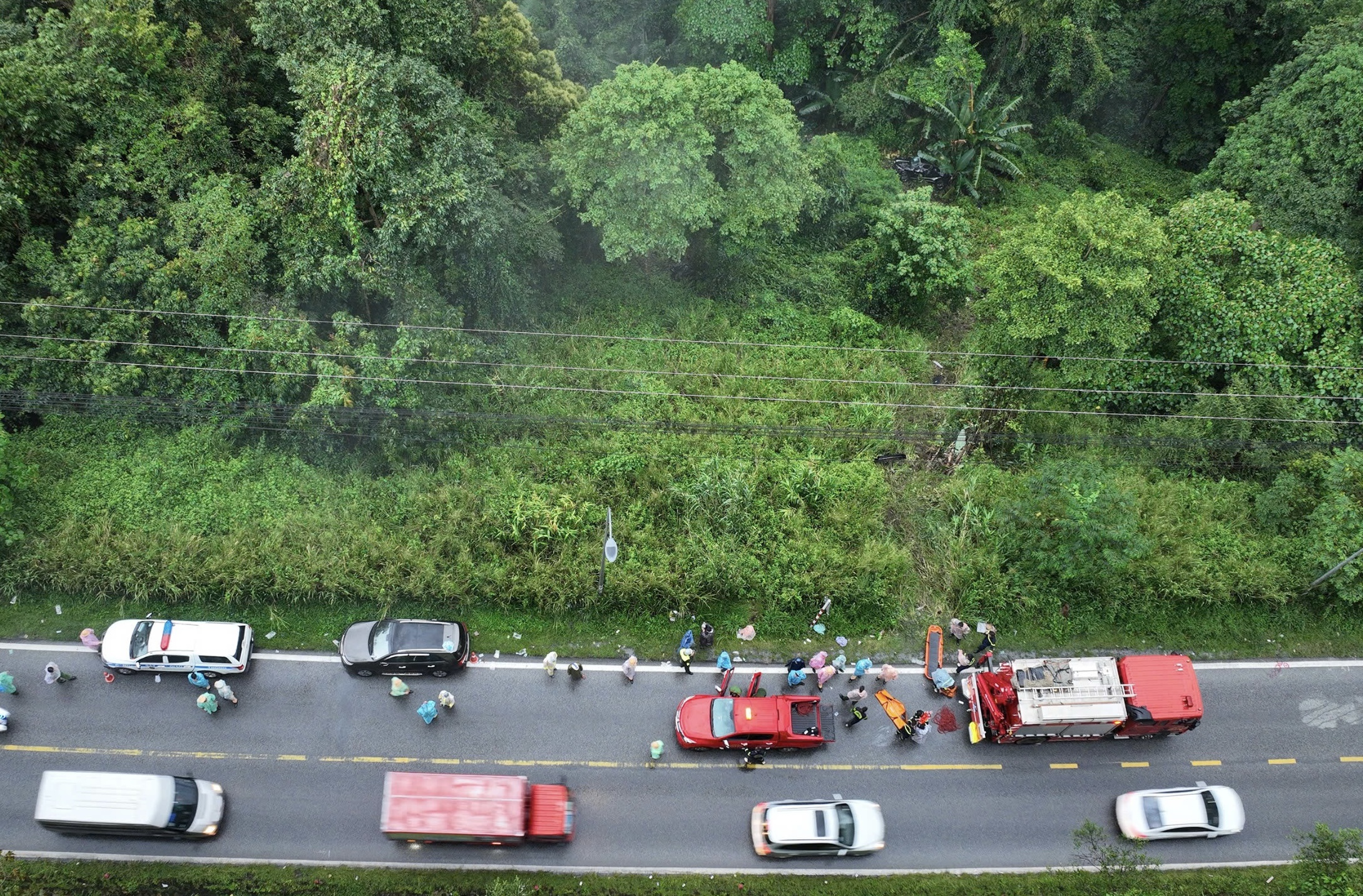 Ô tô rơi xuống vực sâu ở Lâm Đồng, 2 người thương vong