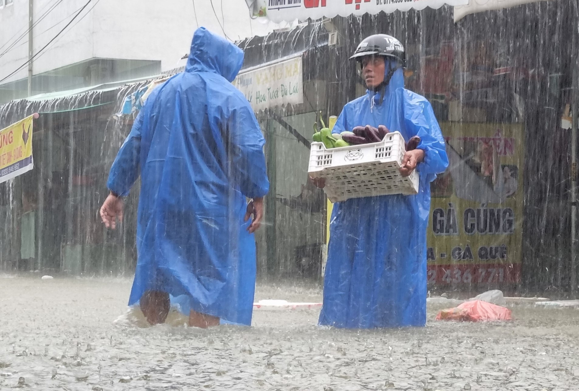 Bão Trà Mi: Người dân Đà Nẵng hạn chế ra khỏi nhà từ 10 giờ ngày 27/10