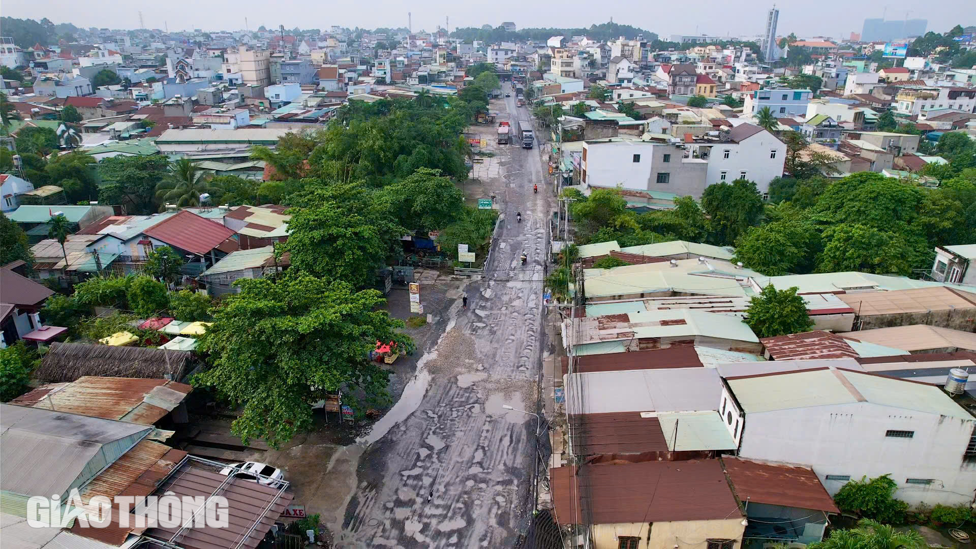 Hối hả thi công sửa chữa tuyến đường 'đau khổ' ở Đồng Nai