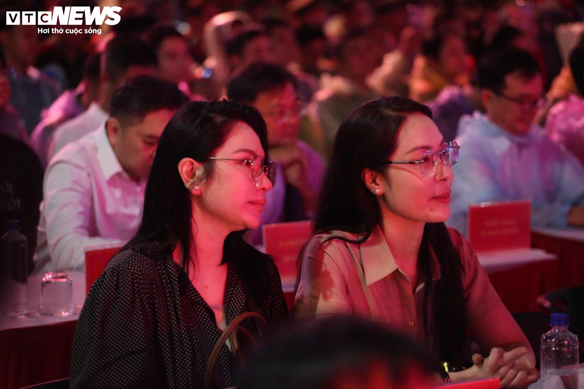 Công an đội mưa khai mạc chuỗi sự kiện 'Tổ quốc bình yên' tại TP.HCM - 12