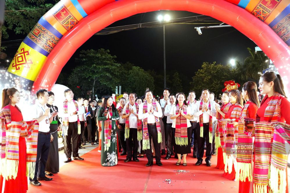 Lào Cai kể câu chuyện văn hóa bằng đại nhạc hội chào đón các nhà đầu tư