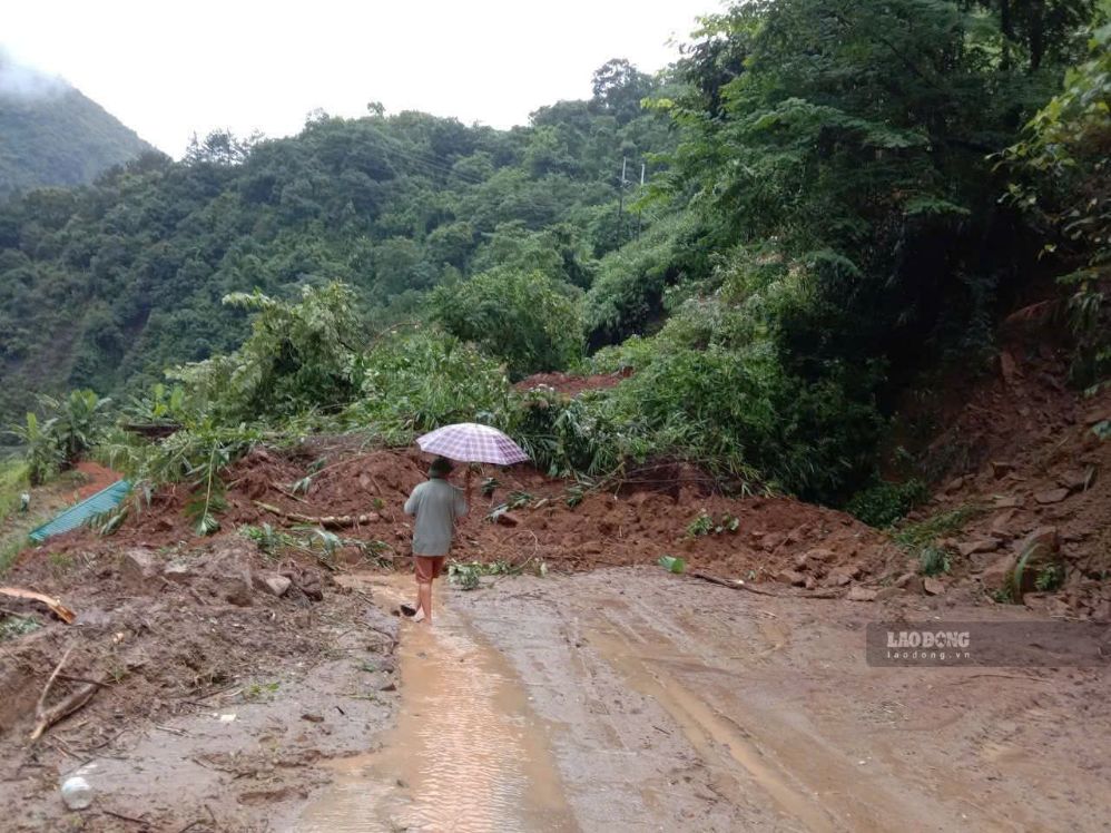 Quân đội vượt gần 200km hỗ trợ người dân Mù Cang Chải khắc phục mưa lũ