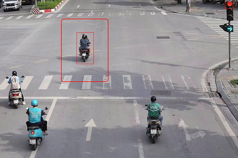 Từ 7-8.8, camera AI của Cục CSGT ghi nhận 94 xe vượt đèn đỏ tại Hà Nội