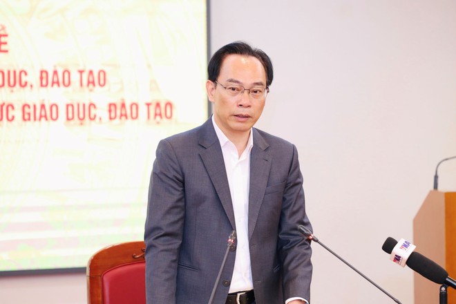 Bộ trưởng Hoàng Minh Sơn: Thiếu trường lớp kéo theo áp lực thi cử, dạy thêm, học thêm