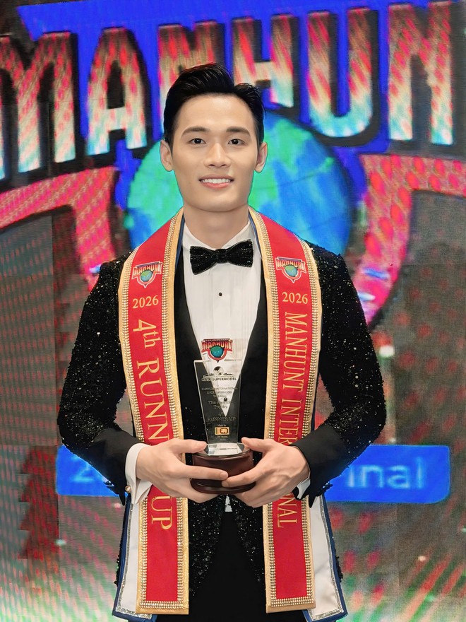 Trần Tiến Dũng đoạt á vương 4 Manhunt International
