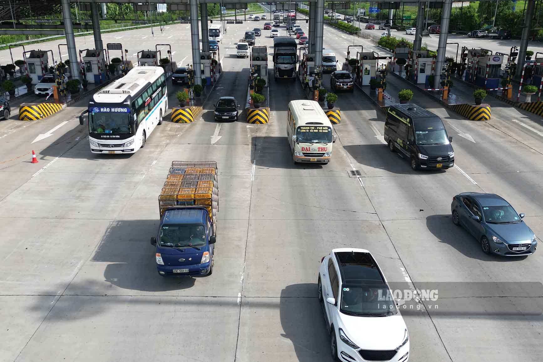Cao tốc đông xe, tài xế cần chủ động điều chỉnh tốc độ để hành trình an toàn
