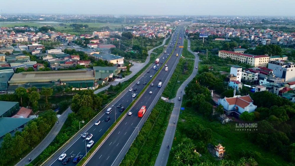 Lượng phương tiện đổ về Hà Nội tăng: Nơi ùn ứ, nơi thông thoáng