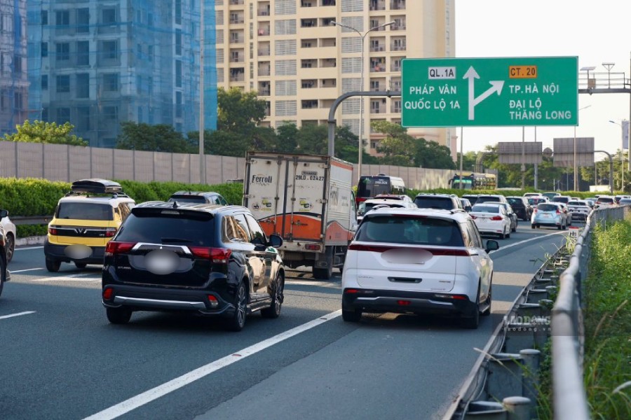 Lượng phương tiện đổ về Hà Nội tăng: Nơi ùn ứ, nơi thông thoáng