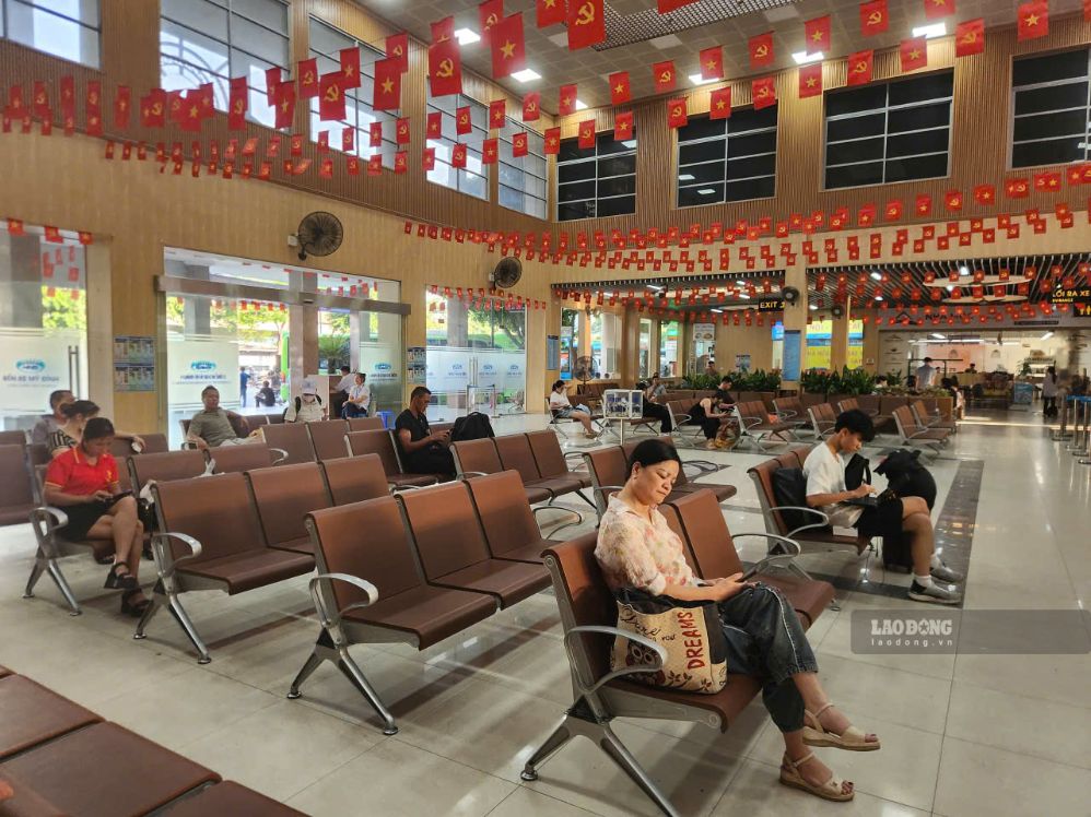 Lượng phương tiện đổ về Hà Nội tăng: Nơi ùn ứ, nơi thông thoáng