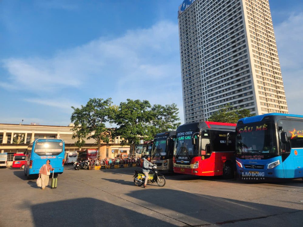 Lượng phương tiện đổ về Hà Nội tăng: Nơi ùn ứ, nơi thông thoáng
