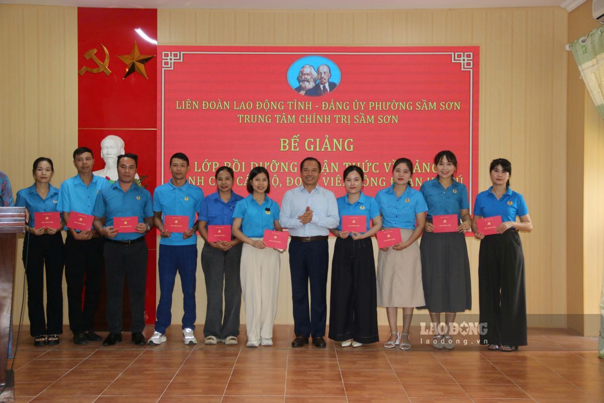 68 cán bộ, đoàn viên Công đoàn Thanh Hóa hoàn thành lớp bồi dưỡng nhận thức về Đảng