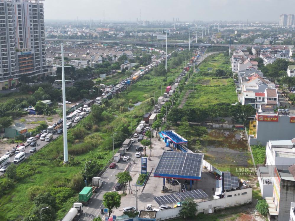 Ùn tắc kéo dài ở cửa ngõ phía Đông TPHCM