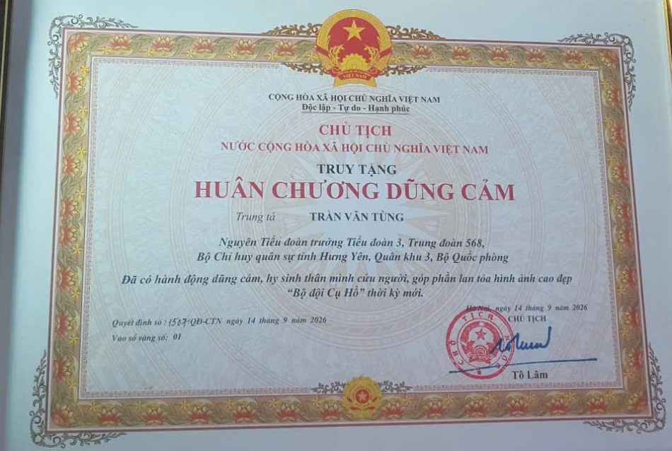 Trung tá Trần Văn Tùng được truy tặng Huân chương Dũng cảm