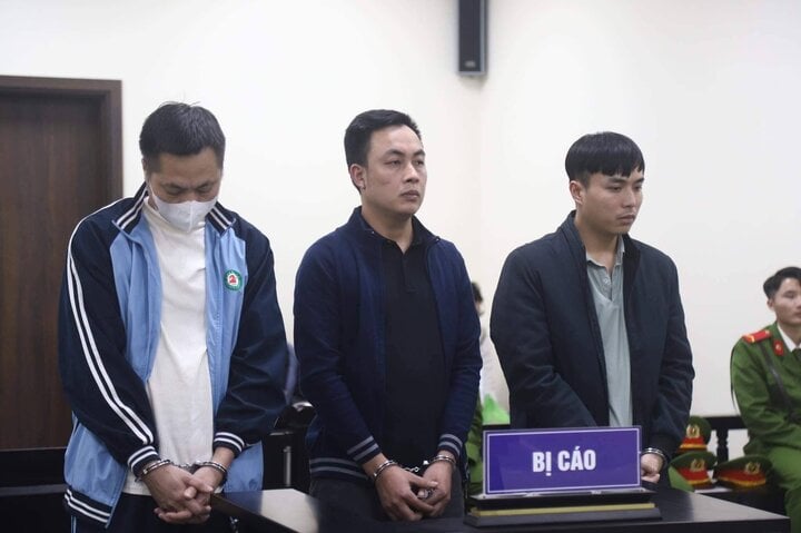 Ba cựu công an 'bắn nhầm' dê của dân lĩnh 7-8 tháng tù