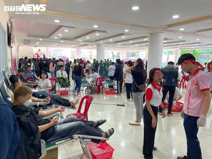 Hơn 800 người ở Thừa Thiên - Huế đăng ký tham gia hiến máu cứu người